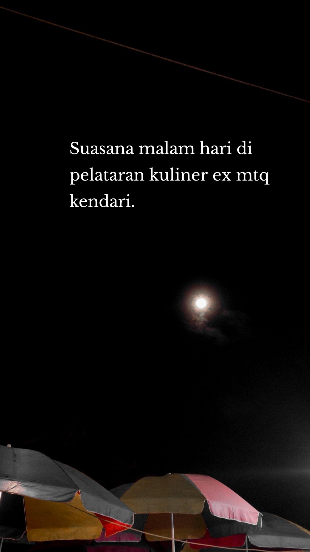 Suasana malam hari di pelataran kuliner ex mtq kendari. 